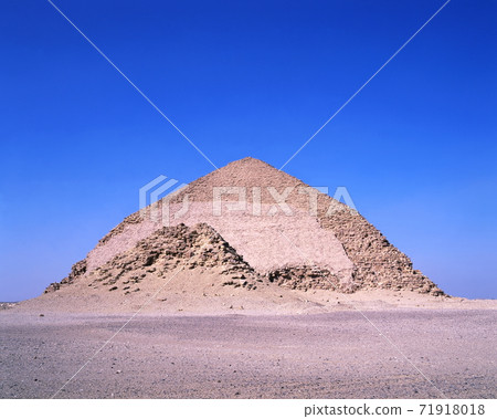 Bent Pyramid of King Sneferu in Dahshur 71918018