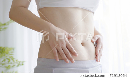 A woman who succeeded in dieting 71918064