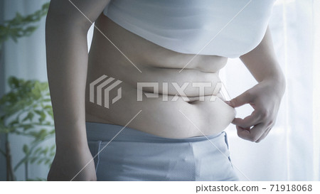 Woman picking belly meat 71918068