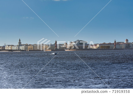 Russia, St. Petersburg, view of the Birzhevaya embankment of the Neva river Russia, St. Petersburg, view of the Birzhevaya embankment of the Neva river 71919358