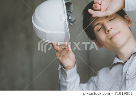 Refreshing when you take off your helmet Refreshing when you take off your helmet 71919891