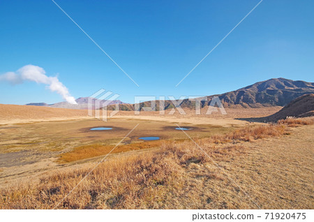 Sightseeing spots Smoke of Aso Kusasenri and Nakadake in Kumamoto Prefecture 71920475