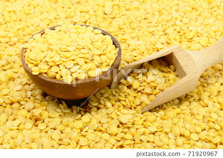 Yellow Lentils 71920967