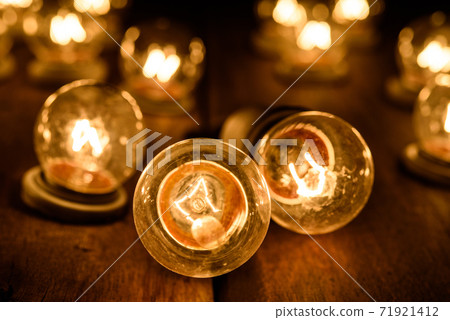 Vintage Light Bulb on wood table 71921412