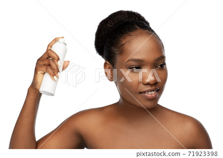 young african woman with hairspray 71923398