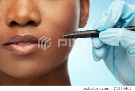 face of african woman and hand with marker face of african woman and hand with marker 71924462