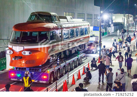 Odakyu Romancecar NSE transported by land to the museum 71925252