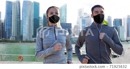 couple in masks jogging in singapore couple in masks jogging in singapore 71925632