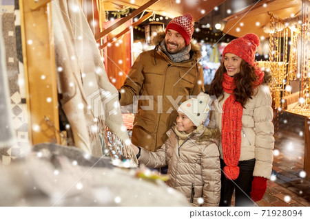 happy family at christmas market in city happy family at christmas market in city 71928094