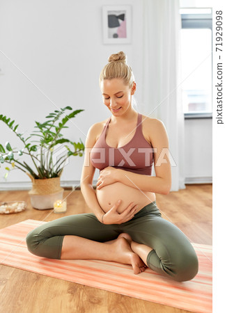 happy pregnant woman doing yoga at home happy pregnant woman doing yoga at home 71929098