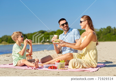 happy family having picnic on summer beach 71929314