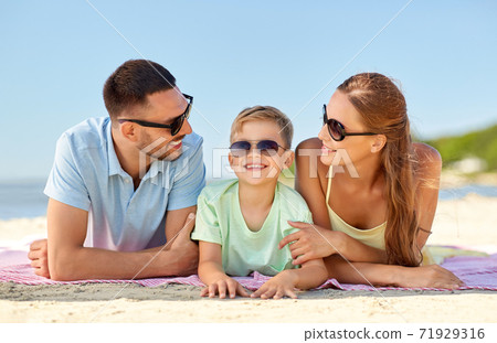 happy family lying on summer beach 71929316