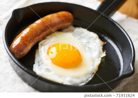 Fried egg baked with skillet 71931624