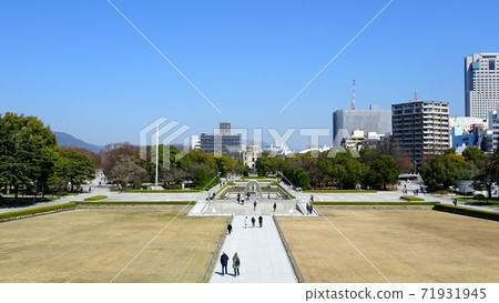 A plaza with an atomic bomb memorial in the center / Peace Memorial Park (Hiroshima City, Hiroshima Prefecture) 71931945