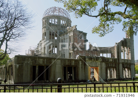 Atomic Bomb Dome under restoration [World Cultural Heritage] / Peace Memorial Park (Hiroshima City, Hiroshima Prefecture) 71931946