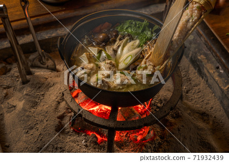 Chicken hot pot made in Japanese hearth 71932439