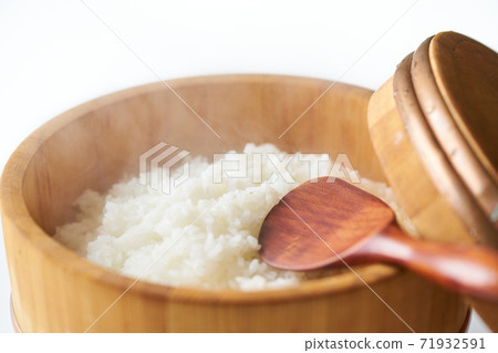Freshly cooked rice in a bowl Freshly cooked rice in a bowl 71932591