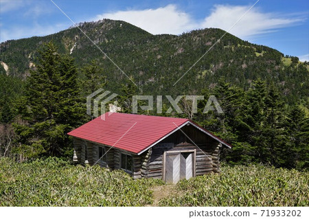 Anbeiji Mountain and Anbeiji Evacuation Hut 71933202