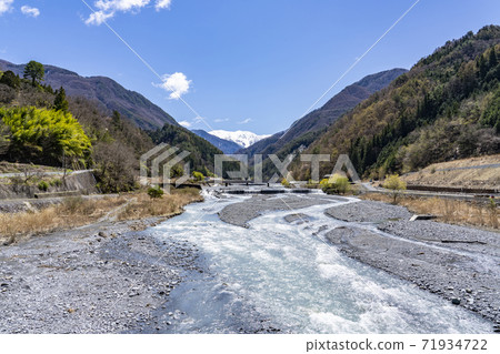 Mt. Akaishi in the Southern Alps seen from the bridge of Oshika Village and Koshibu River Mt. Akaishi in the Southern Alps seen from the bridge of Oshika Village and Koshibu River 71934722