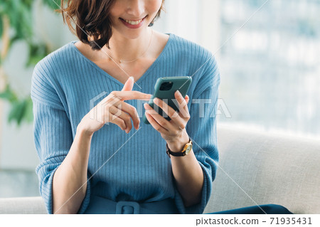 Mobile phone ladies Mobile phone ladies 71935431