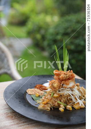 Thai food pad thai fried noodle with shrimp Thai food pad thai fried noodle with shrimp 71936304