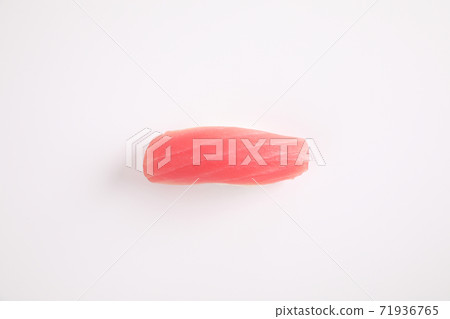 Tuna sushi , Japanese food isolated in white background 71936765