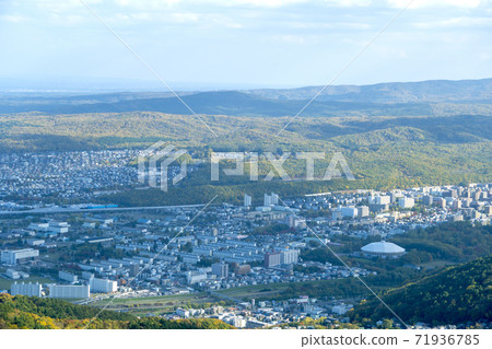 Cityscape of Makomanai seen from Mt. Moiwa 71936785