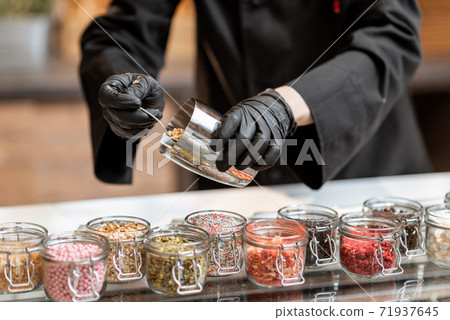 Chef making ice cream with toppings 71937645