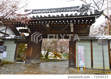 Ryuanji Temple Gate(京都市宇京區Ryuanji Goryo Shitamachi) Ryuanji Temple Gate(京都市宇京區Ryuanji Goryo Shitamachi) 71939115