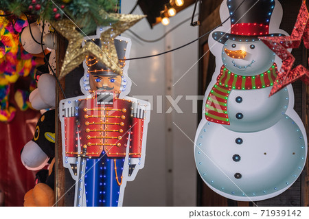 Christmas decorations in london.Christmas ornaments and lights Christmas decorations in london.Christmas ornaments and lights 71939142