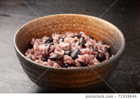 Black bean cooked rice Black bean cooked rice 71939644