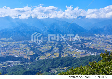 View from the observation deck of Jinbagatayama in mid-September Nakagawa Village, Kamiina District, Nagano Prefecture 71940920