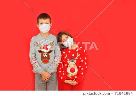 A boy and a girl wearing respiratory masks keep their distance A boy and a girl wearing respiratory masks keep their distance 71941994
