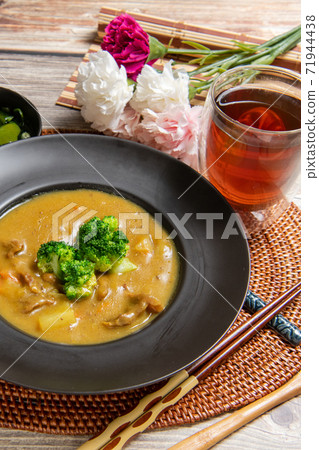 咖哩飯，鉀肥花，大米，胡蘿蔔，土豆，豬肉 71944438