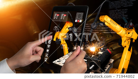 Engineer controls robotic arms by augmented reality industry technology Engineer controls robotic arms by augmented reality industry technology 71944802