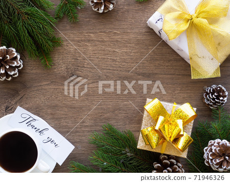 Table with holiday attributes 71946326