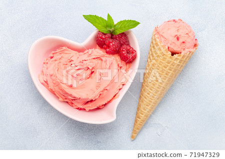 Homemade berry ice cream Homemade berry ice cream 71947329
