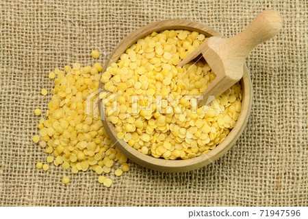 Yellow Lentils, wooden cup and spoon Yellow Lentils, wooden cup and spoon 71947596