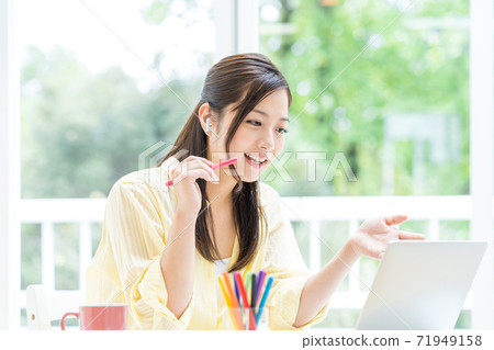 Young women, at home, students, remote Young women, at home, students, remote 71949158
