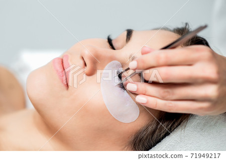 Eyelash extension procedure. 71949217