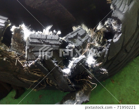 Car wear and deterioration 71950221