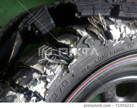 Car wear and deterioration 71950222