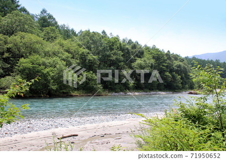 Kamikochi and the special scenic spot Hotaka mountain range 71950652