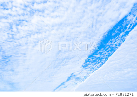 Blue sky and unusually shaped clouds (autumn) Blue sky and unusually shaped clouds (autumn) 71951271