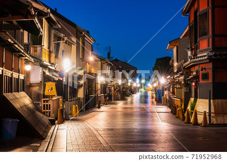 Gion at night Hanamikoji * Public road photography Gion at night Hanamikoji * Public road photography 71952968