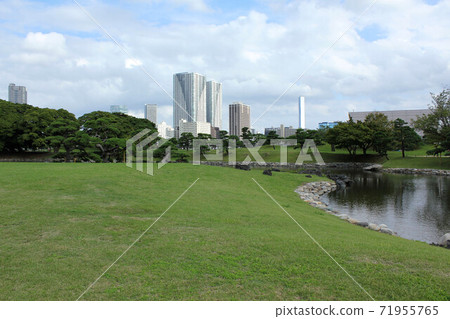 Landscape of Hamarikyū Imperial Garden 71955765