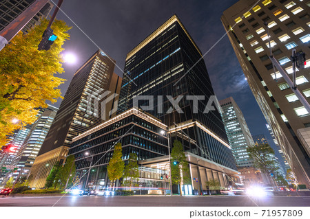Looking at the bank hall (Japanese Bankers Association) that appeared in the redevelopment of the Tokyo cityscape of Japan 71957809