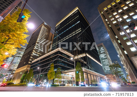 Looking at the bank hall (Japanese Bankers Association) that appeared in the redevelopment of the Tokyo cityscape of Japan 71957813