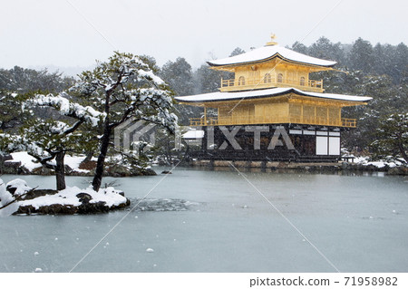 Snow scenery of Kinkakuji Snow scenery of Kinkakuji 71958982