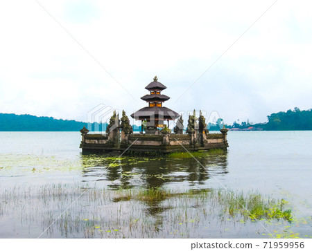 Pura Ulan Danu Beratan Water Temple in Bali 71959956